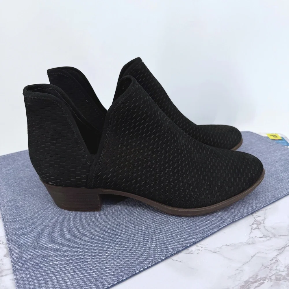 Lucky Brand Baley Black Suede Perforated V Cut Ankle Boots 12M Chop Out Boho